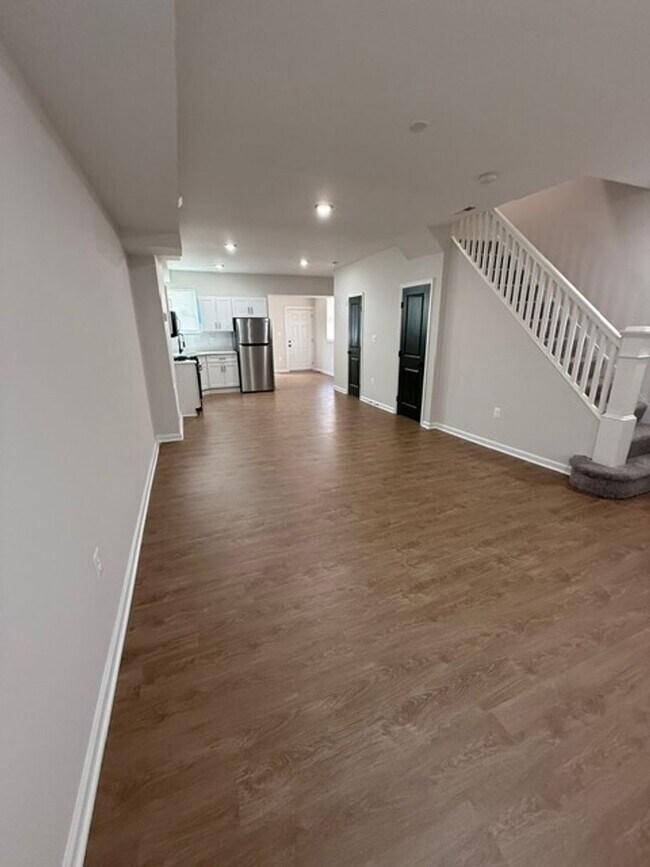 Building Photo - Beautifully Renovated 4BR/2.5BA Home