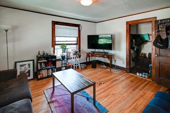 Building Photo - 416 Castle Pl
