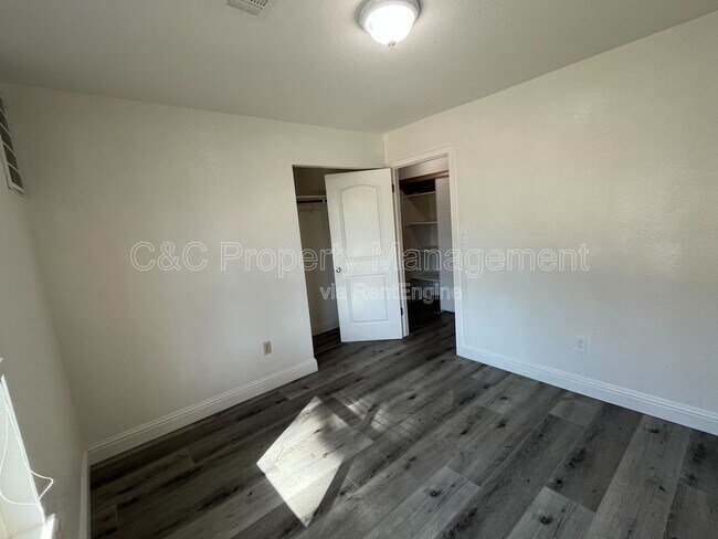 Building Photo - 930 Amaretto Dr