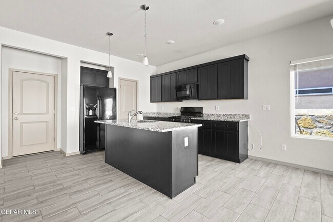 Building Photo - 12049 Hidden Gdns