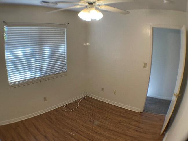 Building Photo - Delightful 2 bedroom 1 bathroom home in Sunnsyside!