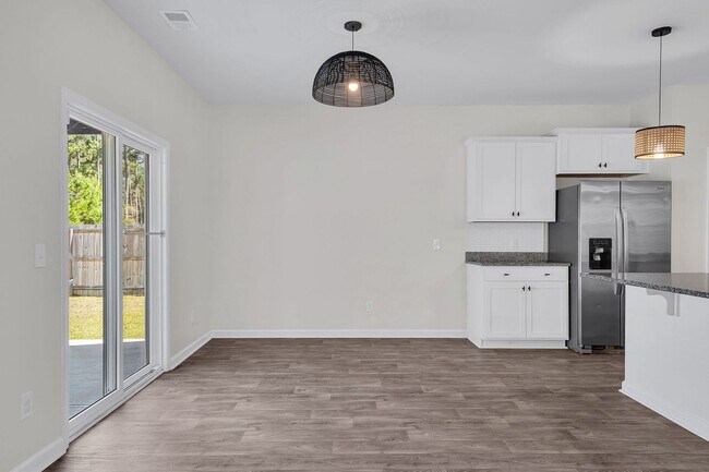 Building Photo - 4 Bedroom 3 Bath Home in Summerville!