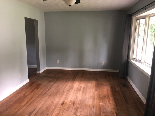 Building Photo - 3 bedroom home in Carbondale