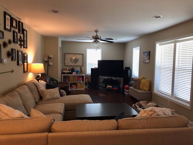 Building Photo - 3BR 2.5BA Charming Home in Old Concord