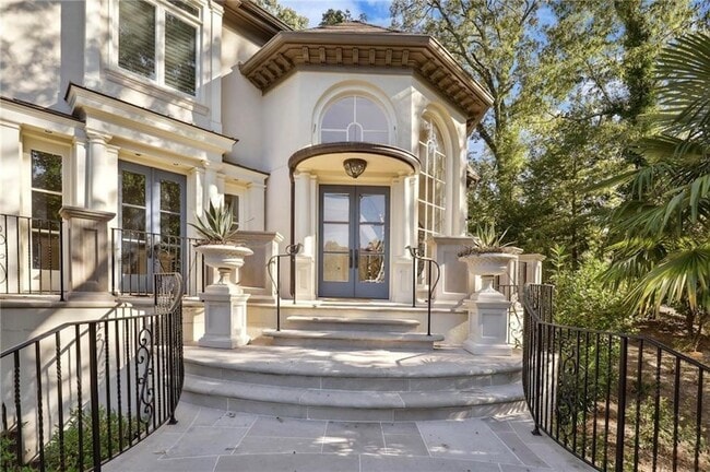 Building Photo - 1965 W Wesley Rd NW