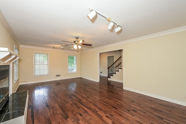 Building Photo - 521 Sequoia Ct