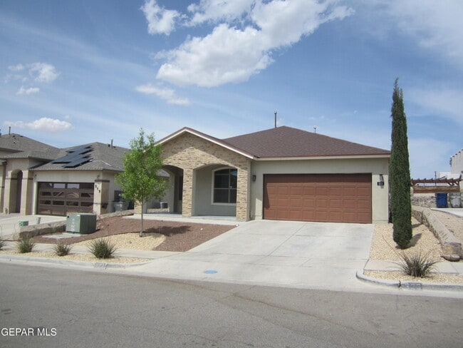 Building Photo - 323 Malta St