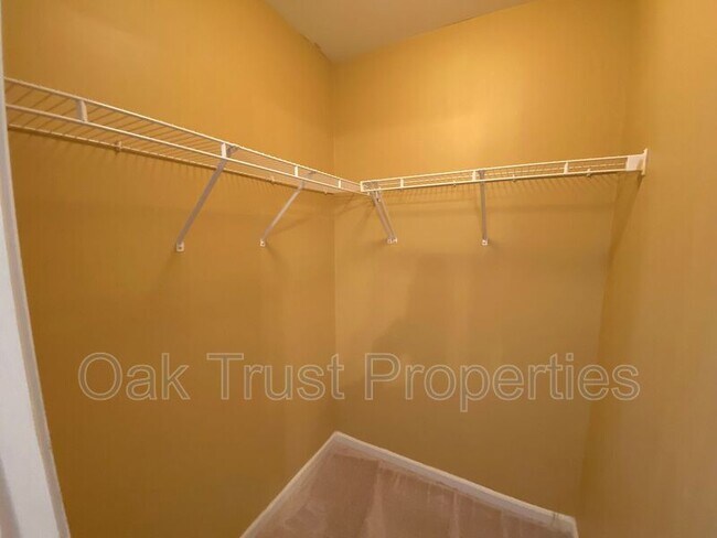 Building Photo - 8968 N Red Maple Cir