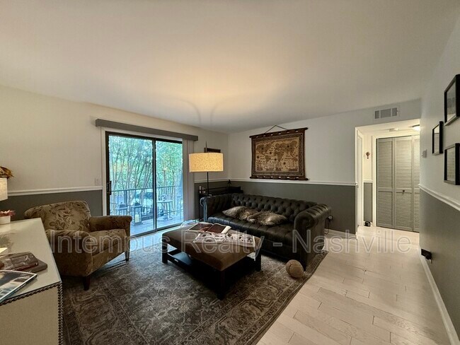 Building Photo - 420 Walton Ln