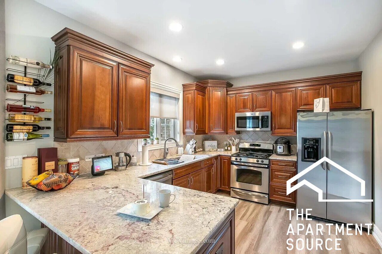 Building Photo - 148 Kimball St