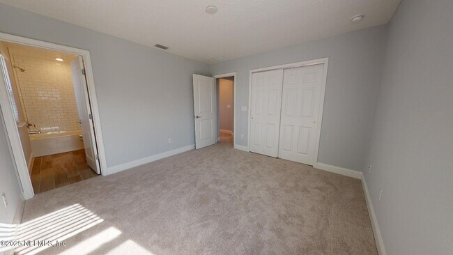 Building Photo - 307 Killarney Ave