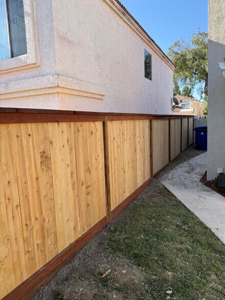 Building Photo - 2136 Waterside Dr