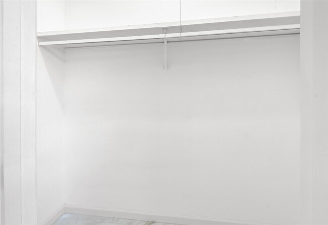 Building Photo - 6358 Creekbend Dr