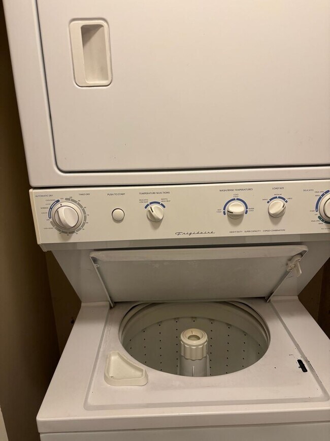 Building Photo - 209 E Duffy St