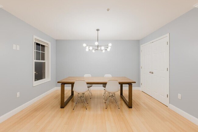 Building Photo - 213 Villager Rd