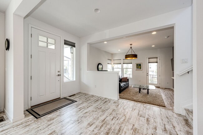 Building Photo - 8881 Southurst St