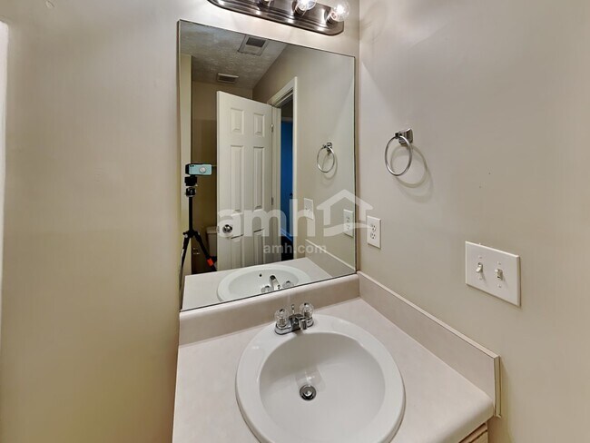 Building Photo - 201 Toulouse St