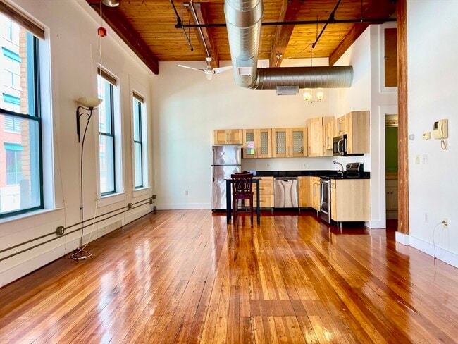 Building Photo - 49 Munroe St