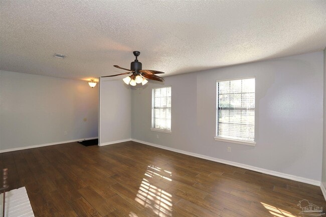 Building Photo - 648 Green Pine Dr