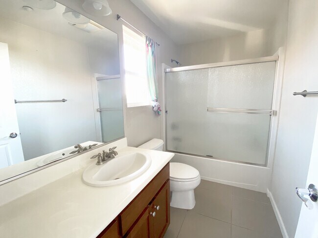 Building Photo - 2833 Alnwick Ave