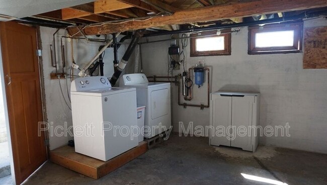 Building Photo - 17900 Noll Rd NE