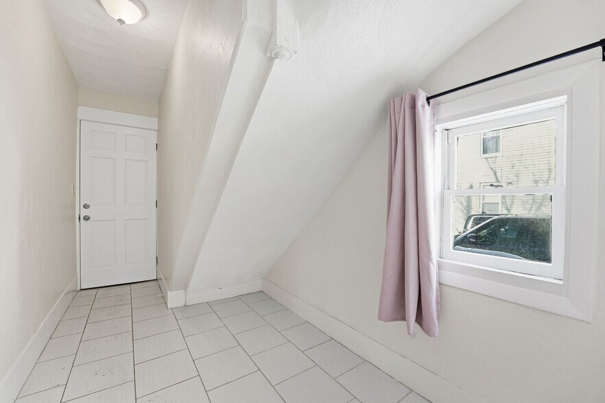 Building Photo - 39 Fairmont St