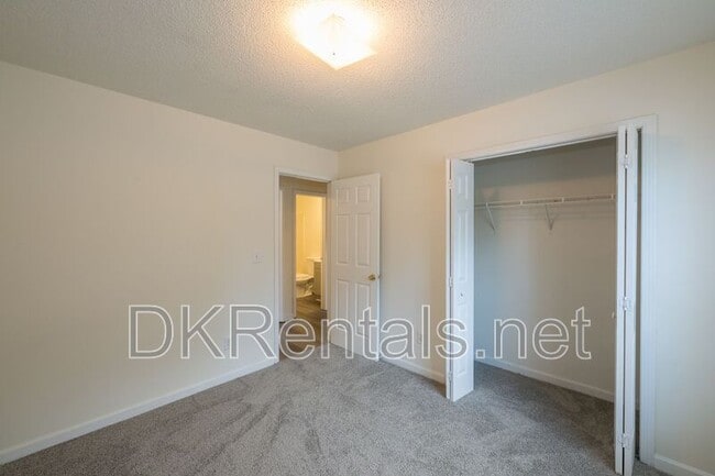 Building Photo - 5689 Isleworth Way
