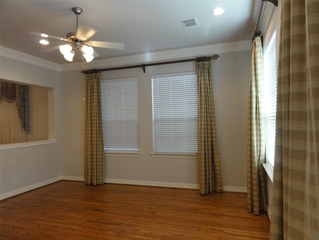 Building Photo - 3211 Holly Crossing Dr