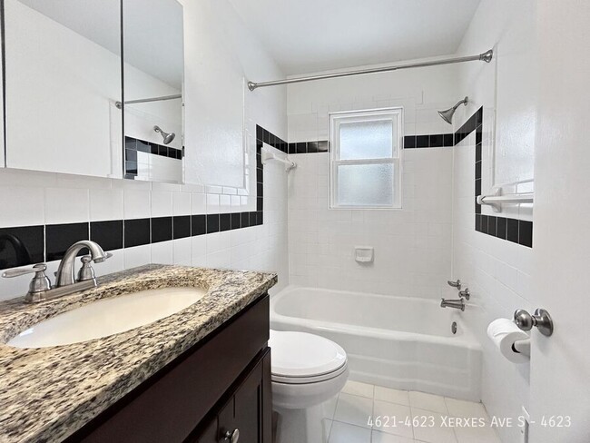 Building Photo - 2br 1ba 1cg ~ Security Deposit Free Altern...