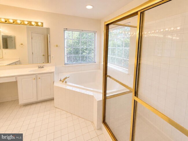 Building Photo - 8646 Royal Worcester Ln