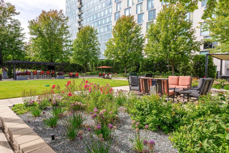 Building Photo - 932 Lake St