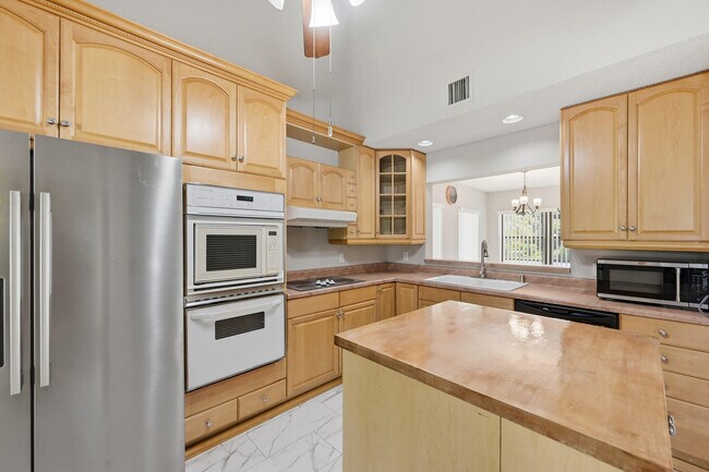 Building Photo - 9364 Ketay Cir