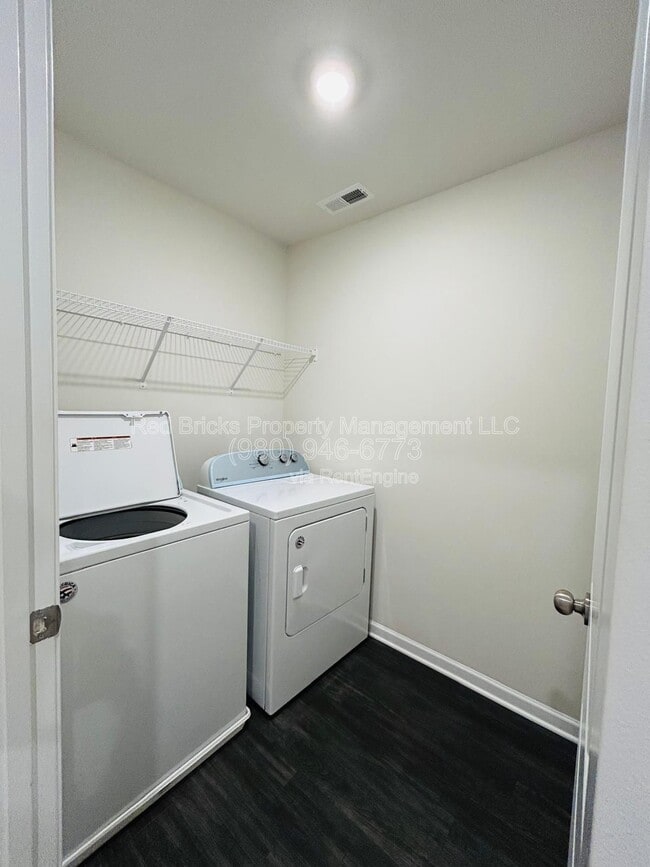 Building Photo - 9315 Grand Valley Dr