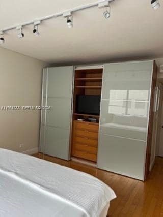 Building Photo - 5005 Collins Ave