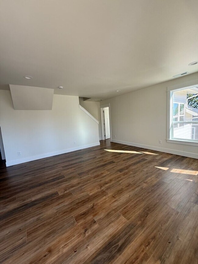 Building Photo - New Construction 4-bedroom 4 Bath Dundee OR 97115