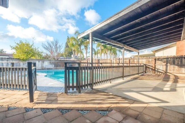 Building Photo - Clovis Oasis Stunning 4-Bed Home with Pool!