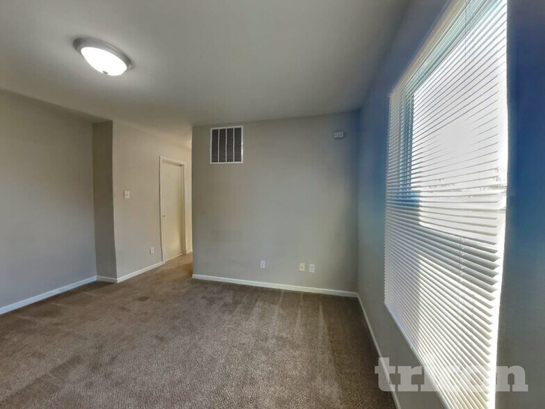 Building Photo - 855 Bitting Hall Cir