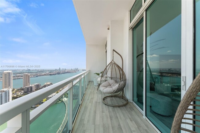 Building Photo - 950 Brickell Bay Dr