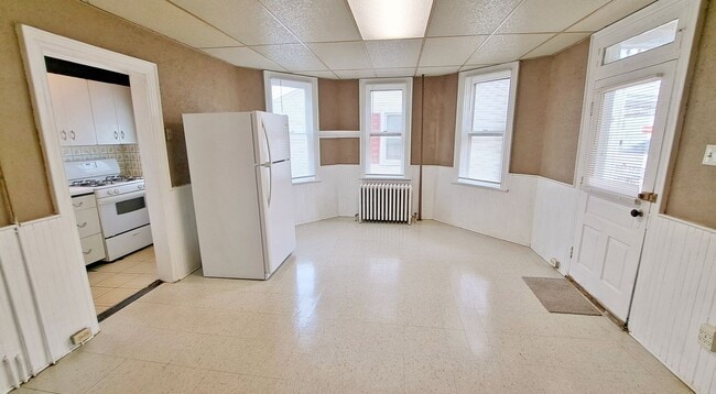 Building Photo - 523-523 1/2 Frederick Street