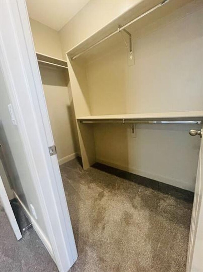 Building Photo - Desert Color Townhome!