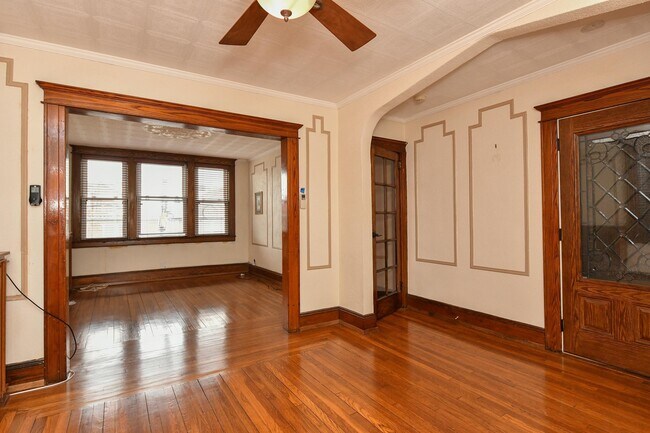 Building Photo - 610 Columbia Ave