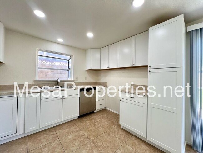 Building Photo - 11321 Oakwood Dr