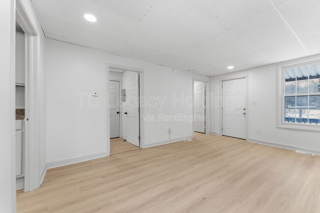 Building Photo - 16 Flint St