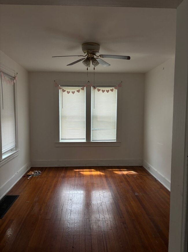 Building Photo - 4 Bedroom 2 bath ready Immediately