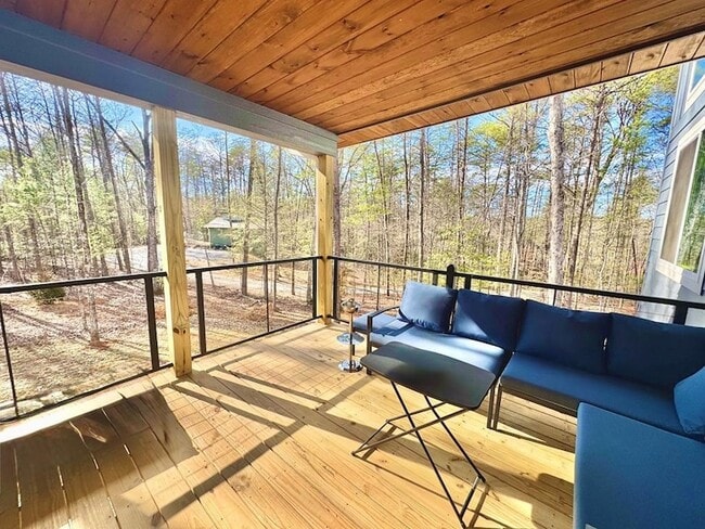 Building Photo - 1001 Sunset Rd