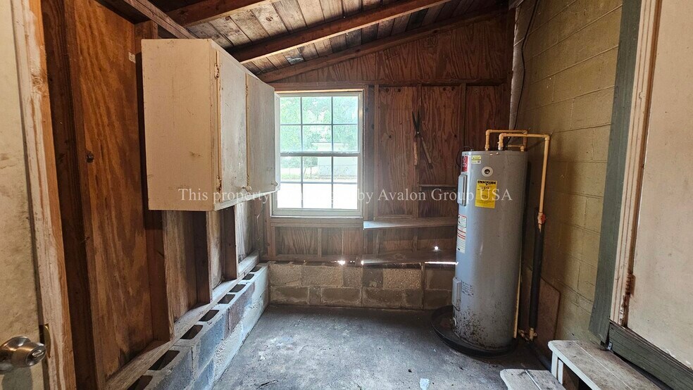 Building Photo - 1453 Winnebago Ave
