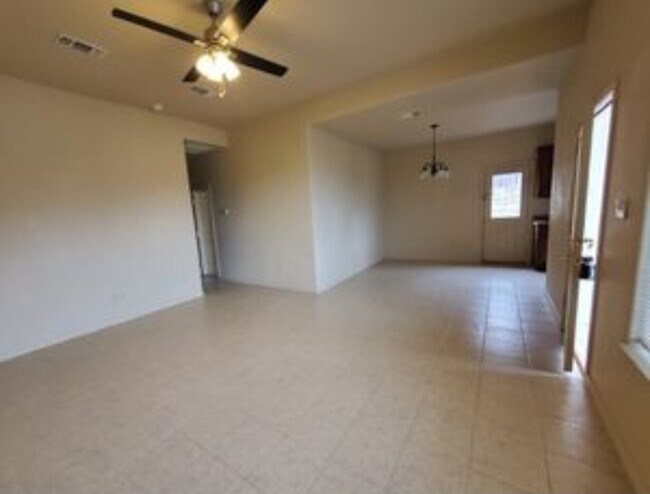 Building Photo - "Spacious 3-Bedroom Duplex Retreat in Gran...