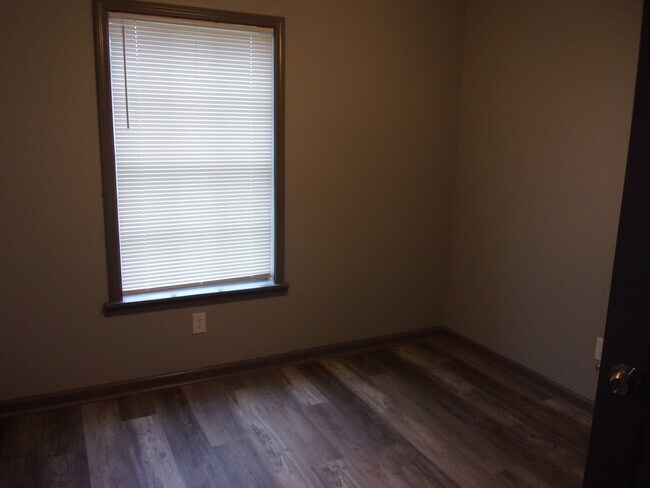 Building Photo - 3452 Austinwood Dr