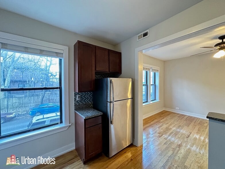 Building Photo - 3523 N Racine Ave