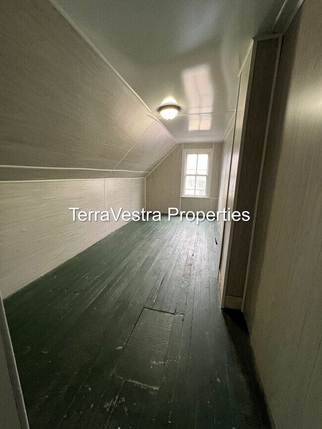 Building Photo - Great 3 Bed with a bonus room in Salem! Eligible for $500 Security Deposit.